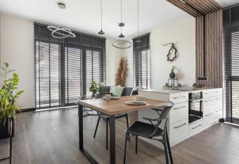 Apartament Pierwsza Dzielnica has Balcony rooms