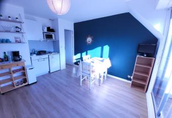 LE NID DE BATZ SUR MER-Studio-Les G  tes de la C  te d Amour has Balcony rooms