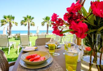 Seaview Apartment has Balcony rooms