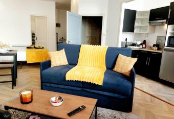 Chaleureux Studio dans le centre historique WIFI allows 18 year olds to book a room