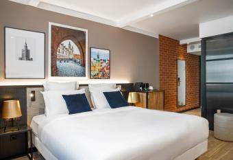 Golden Tulip Warsaw Centre has Balcony rooms