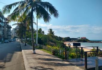 Hospedagem- Recanto do Mar Enseada Azul allows 18 year olds to book a room