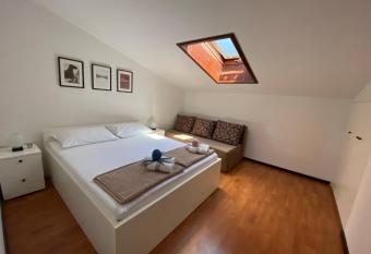 Apartmani Kamenski has Balcony rooms