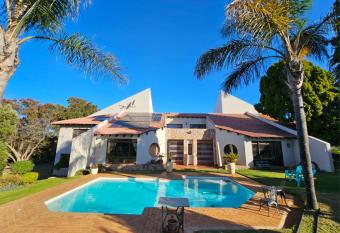 Epicure Home Guesthouse has Balcony rooms