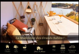 LA MADELEINE DES GRANDS SABLES 1- 4 PERS has Balcony rooms