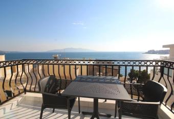 Magnifique Apartments has Balcony rooms