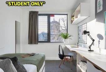 Zeni Apartments 5 Bed Apartment in Central Leicester allows 18 year olds to book a room