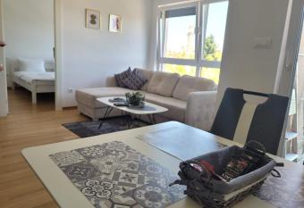 Apartmani Kastel allows 18 year olds to book a room