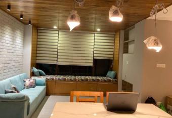 Rimi s Castle - fully furnished 2BHK allows 18 year olds to book a room