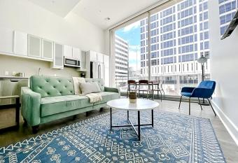 Delightful Downtown Kansas City Apartments has Balcony rooms