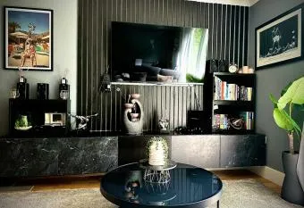 Private Rooms with Common Kitchen, Bathroom, Garden and Lounge in Surrey allows 18 year olds to book a room