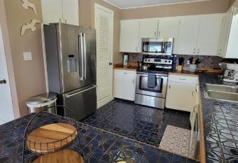 Madre Azul Bay House has Balcony rooms