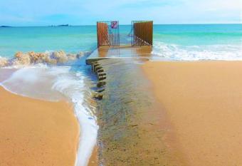 Esprit du sud allows 18 year olds to book a room