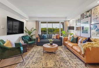 The Riverside I Patio & BBQ I Fire pit I Sleeps 17 has Balcony rooms