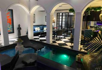 Golden Gorilla Villa with private pool & jacuzzi has rooms with a private hot tub