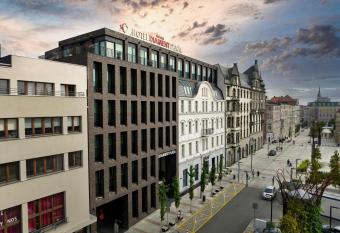 Hotel Diament Plaza Katowice allows 18 year olds to book a room