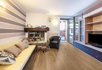 Casa Nora has Balcony rooms