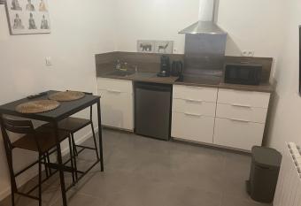 R  sidence belhommet 5 allows 18 year olds to book a room