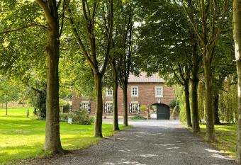Hoeve Berghof allows 18 year olds to book a room
