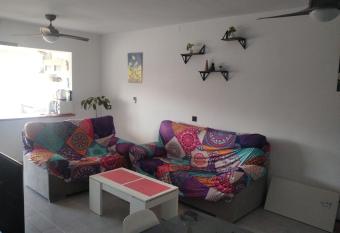 Apartamento Platero has rooms with a private hot tub