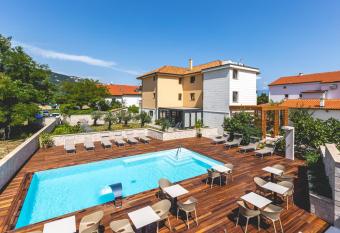 Vila Iris Ba  ka has Balcony rooms