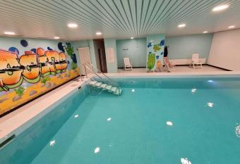 Studio appartement avec piscine, ski Porte du soleil Morgins, PS3 games, wash & bring sheets has Balcony rooms