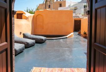 Azalea Houses Cave Villa allows 18 year olds to book a room