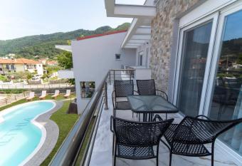 Amalthia has Balcony rooms