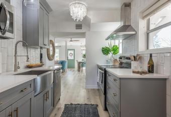 FULLY RENOVATED Indian Rocks Beach Getaway has Balcony rooms