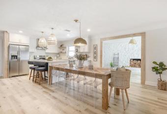 Renovated Seminole Salt Water Pool Home has Balcony rooms