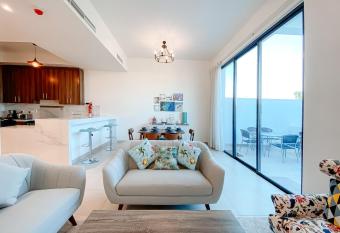 RH- Beautiful 3BR Villa with a private pool in Marbella, access to beach has Balcony rooms