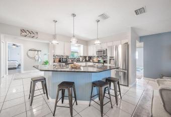 New Listing Beautiful Pinellas Park Pool Home has rooms with a private hot tub