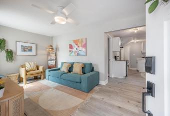 Charming Updated Condo in Heart of Tampa has rooms with a private hot tub