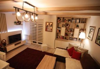 Zlatar Reset has Balcony rooms