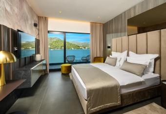 Marinus Beach Hotel has Balcony rooms