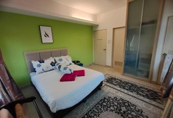 JV Homestay Dviana Wakaf Che Yeh allows 18 year olds to book a room