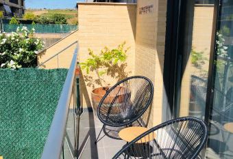 La Puerta de viana, con desayuno y posibilidad Visita a bodega! has Balcony rooms