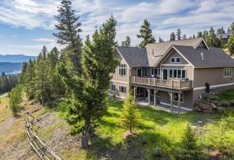 NEW LISTING! Spectacular Big Sky Cabin has Balcony rooms