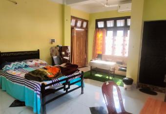 KOHUA NORTHEAST allows 18 year olds to book a room