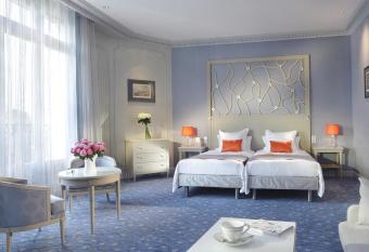 lynn duch homes allows 18 year olds to book a room