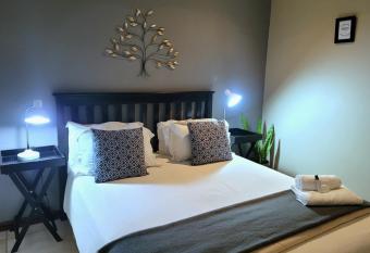 Tropical Seaside Suite 10 allows 18 year olds to book a room