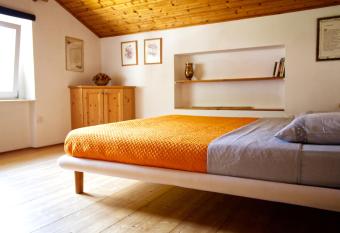 Sula s Apartment has Balcony rooms