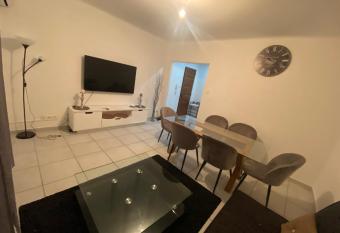 Grand Appartement lumineux 75m2 has Balcony rooms