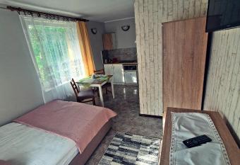 Pok  j z aneksem Pod Jab  onk   II allows 18 year olds to book a room