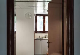 Apartman No   allows 18 year olds to book a room