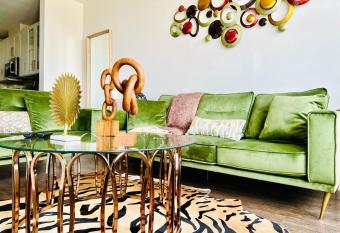 Lavish 1 Bedroom Suite-Downtown Dallas has Balcony rooms