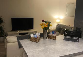 Spacious one bedroom ground floor apartment allows 18 year olds to book a room