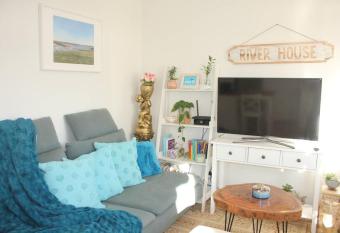 Magical Minna - Fully furnished riverside 2BR Apt near Kiama has Balcony rooms