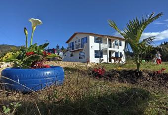 Hospedaje Casa Blanca has Balcony rooms