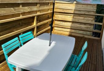 La maison des hirondelles has Balcony rooms